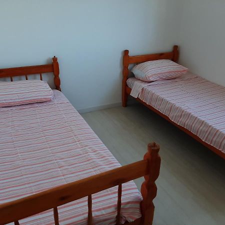 Quarto com cama de casal ao lado da Ópera de Arame Curitiba Exterior foto